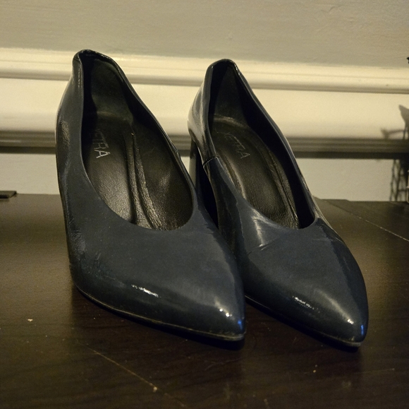 XETRA Navy Blue Block Heels - Picture 2 of 7